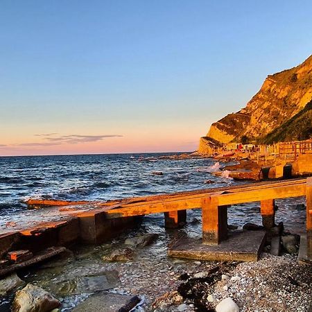 Il Poggiolo Di Levante - Piscina E Ombrellone Spiaggia Prima Fila Incluso Marcelli Bagian luar foto
