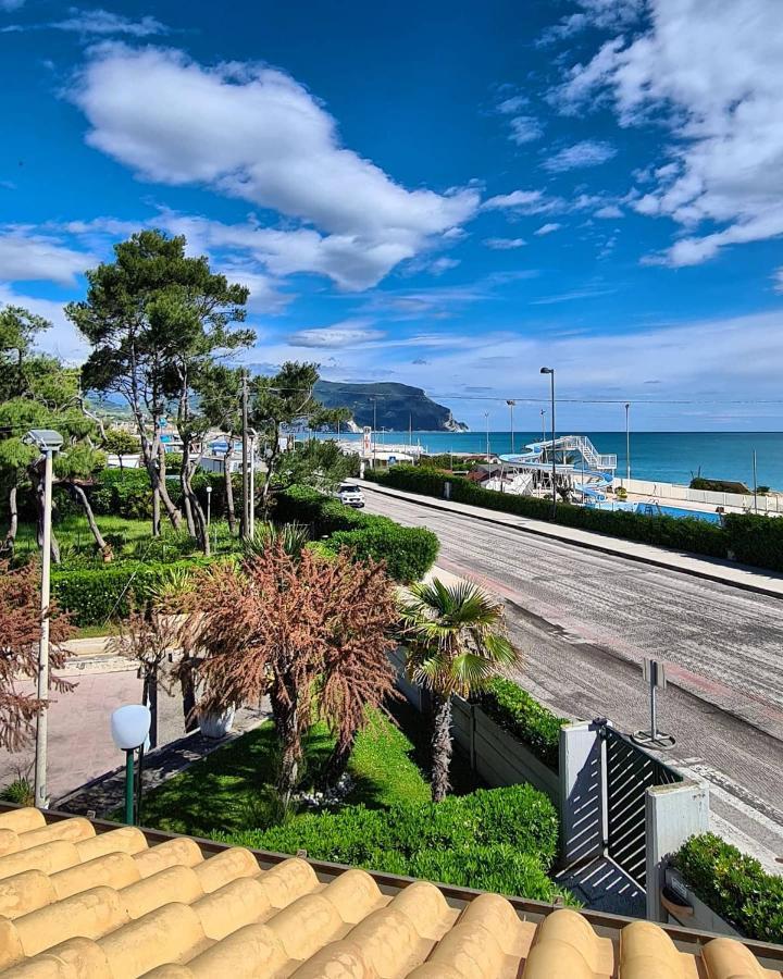 Il Poggiolo Di Levante - Piscina E Ombrellone Spiaggia Prima Fila Incluso Marcelli Bagian luar foto