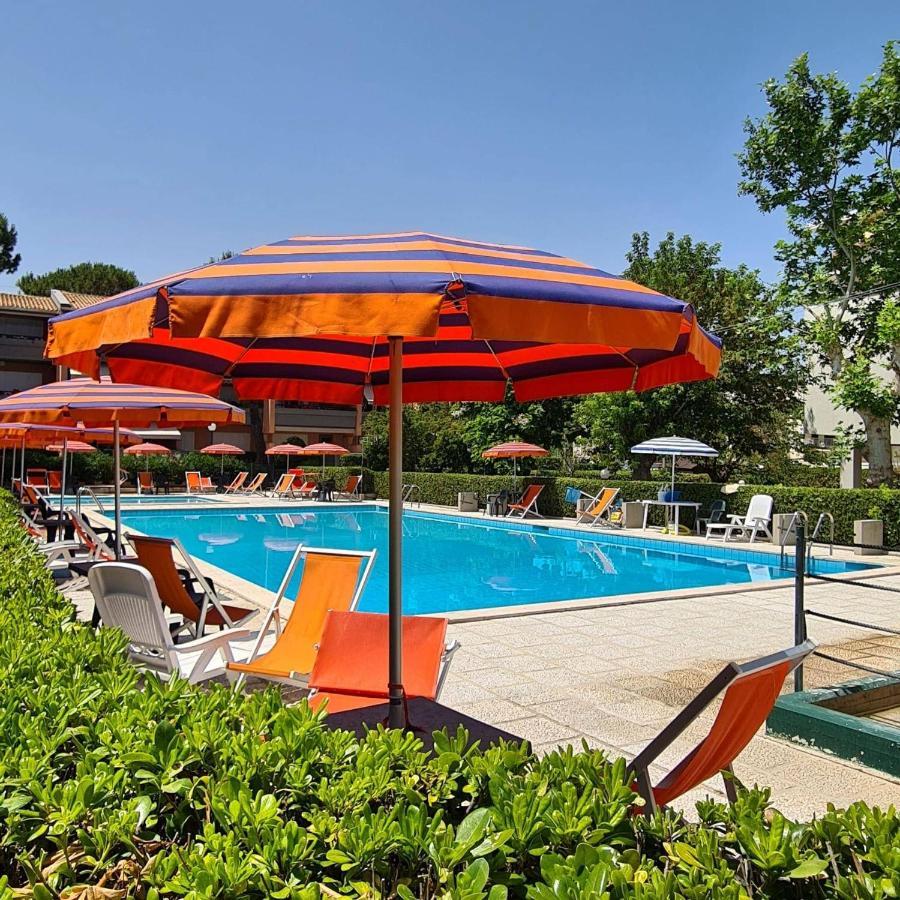 Il Poggiolo Di Levante - Piscina E Ombrellone Spiaggia Prima Fila Incluso Marcelli Bagian luar foto