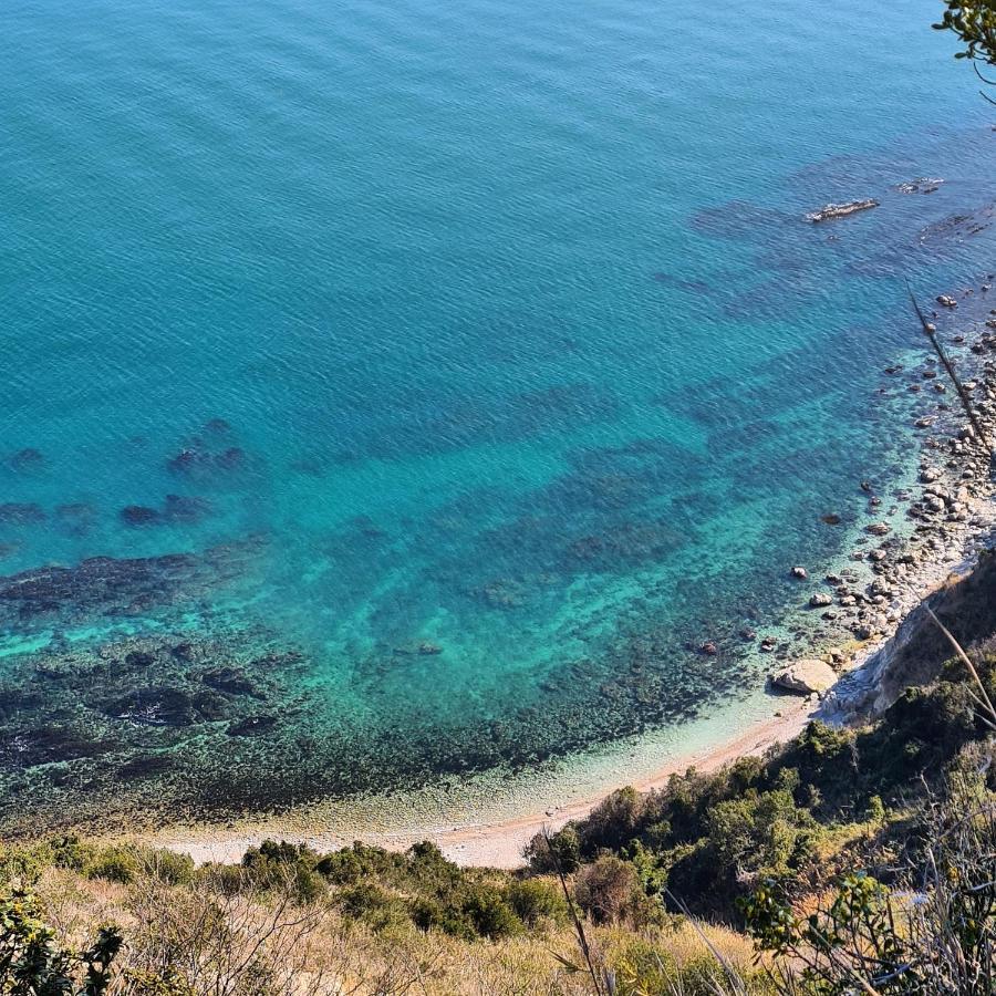 Il Poggiolo Di Levante - Piscina E Ombrellone Spiaggia Prima Fila Incluso Marcelli Bagian luar foto